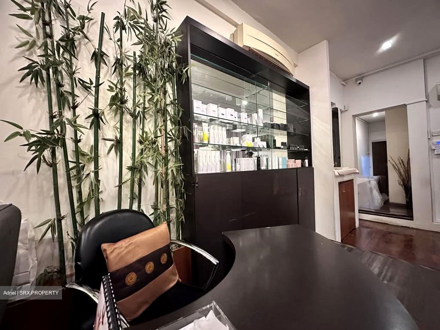 Temple Street (D1), Office #546954551